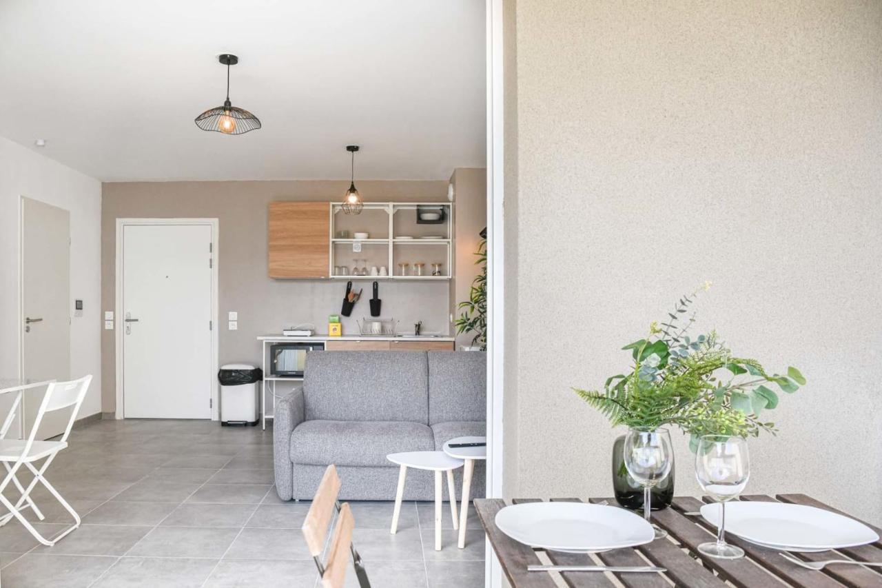 Appart Avec Terrasse Et Parking A 2 Min Du Metro Marseille Exterior photo