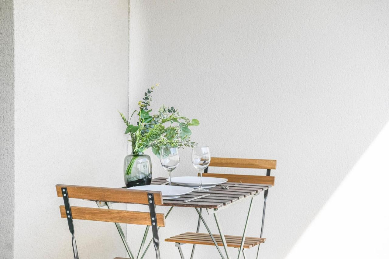 Appart Avec Terrasse Et Parking A 2 Min Du Metro Marseille Exterior photo